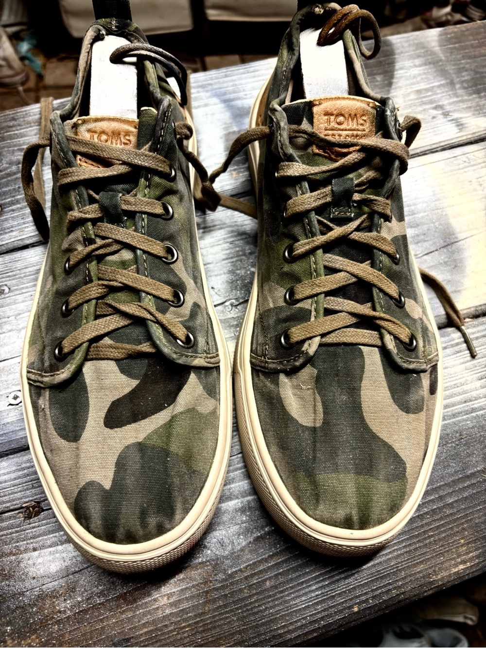TOMS Men's Camo Canvas Sneakers - Olive & Tan